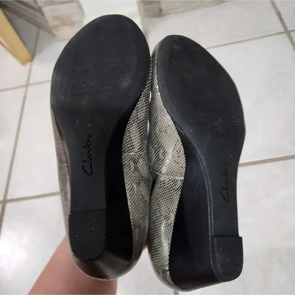 Clarks Stone‎ Snakeskin print Flores Tulip Leather Wedge Women's size 7